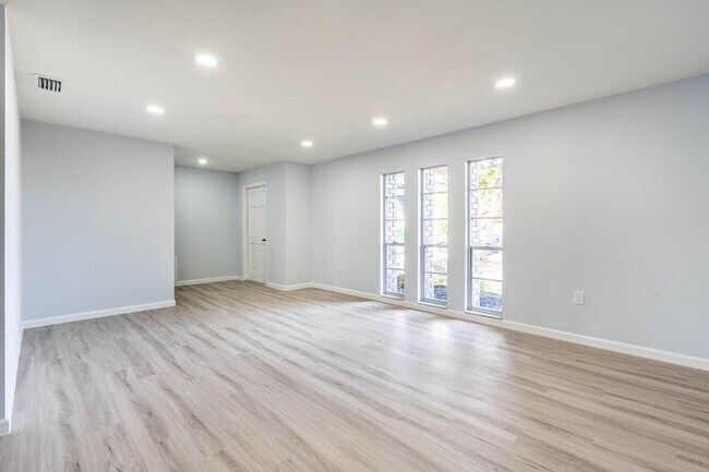 306 Harvey Ave NE in Palm Bay, FL - Building Photo - Building Photo