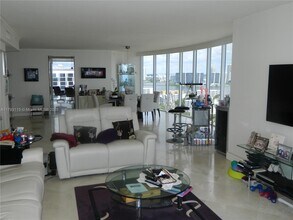 17555 Collins Ave, Unit 2108 in Sunny Isles Beach, FL - Foto de edificio - Building Photo
