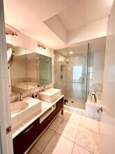 218 SE 14th St in Miami, FL - Foto de edificio - Building Photo