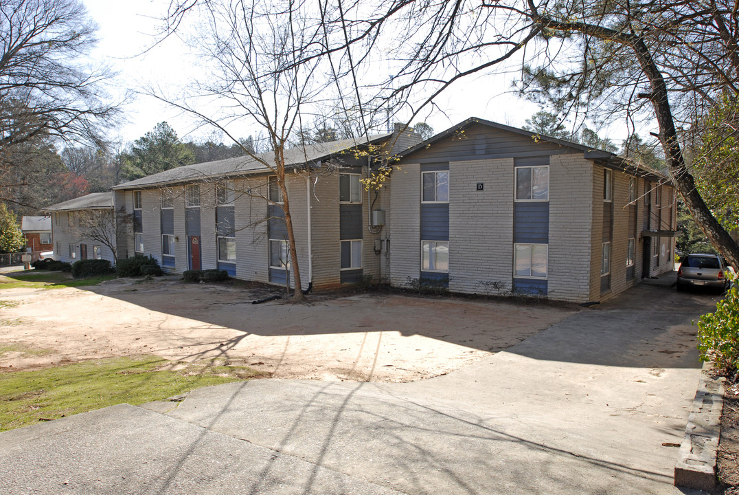 The Oaks at Woodland in Atlanta, GA - Building Photo