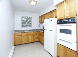 Lexington Village in Clark, NJ - Foto de edificio - Interior Photo