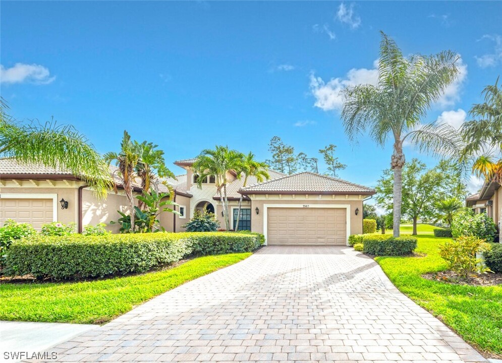 7563 Moorgate Point Way in Naples, FL - Building Photo