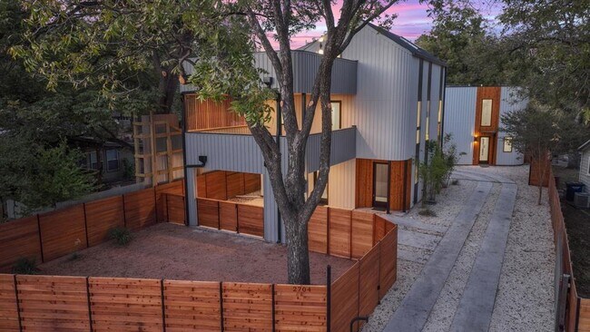 2704 Canterbury St in Austin, TX - Building Photo - Building Photo