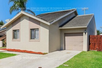 5808 Strawberry Lakes Cir in Greenacres, FL - Building Photo - Building Photo