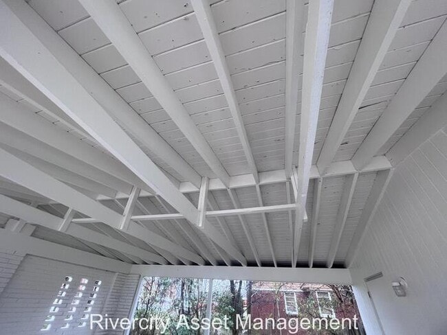 1316 E Raines Rd in Memphis, TN - Building Photo - Building Photo