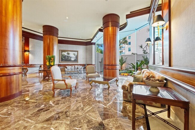 20185 E Country Club Dr in Miami, FL - Building Photo - Building Photo