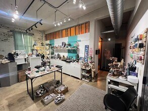 190 Christopher Columbus Dr in Jersey City, NJ - Building Photo - Building Photo