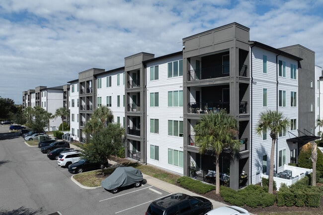 AVLI AT CROSSTOWN CENTER