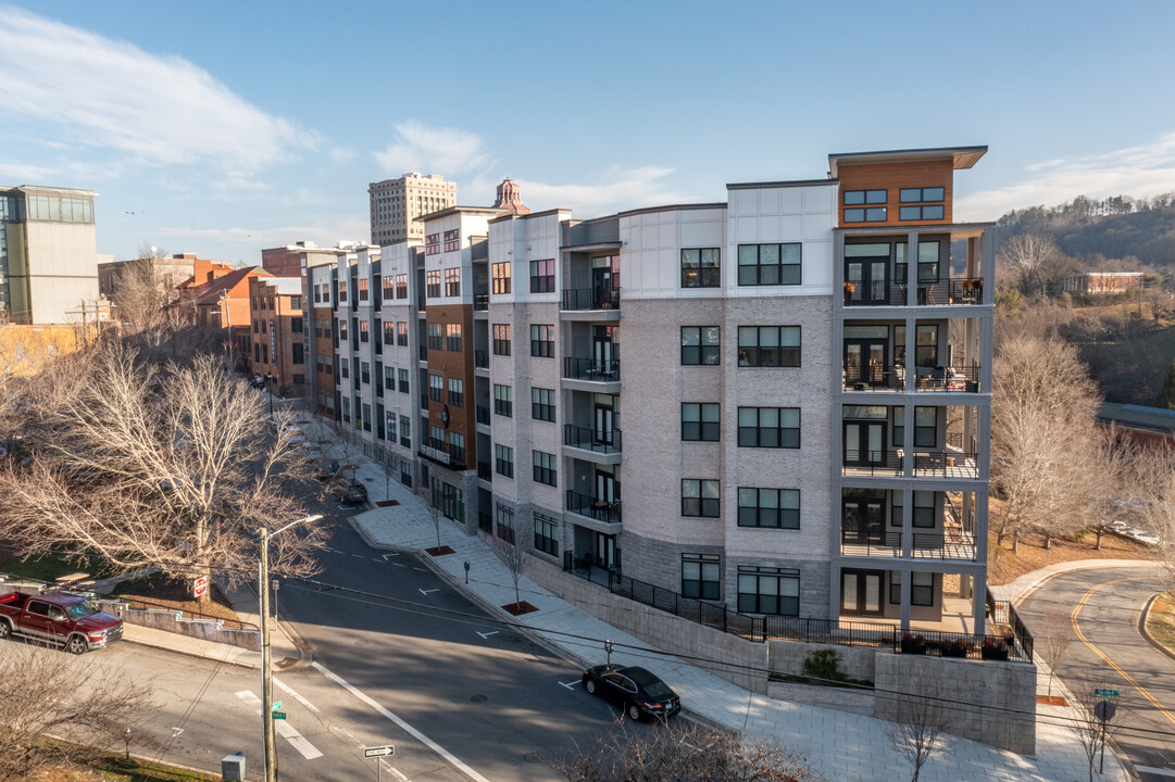 55 S Market St in Asheville, NC - Building Photo