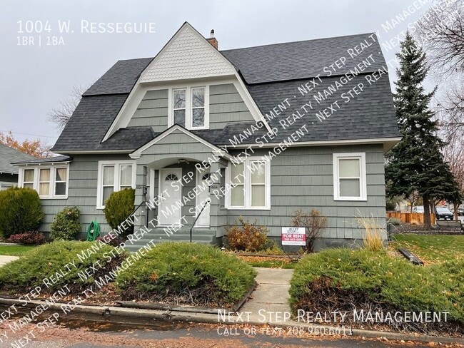 property at 1004 W Resseguie St