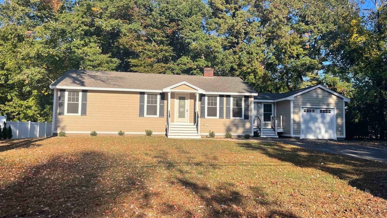 4 Mulberry Rd in Salem, NH - Building Photo