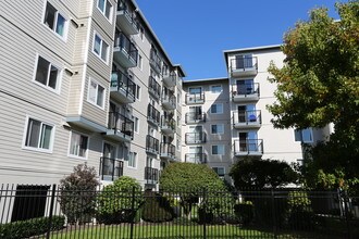 King Arthurs Court in Seattle, WA - Foto de edificio - Building Photo