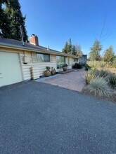 15541 Palatine Ave N in Shoreline, WA - Building Photo - Building Photo