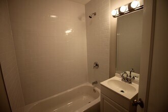 4411 N La Crosse Ave, Unit 2 in Chicago, IL - Foto de edificio - Building Photo