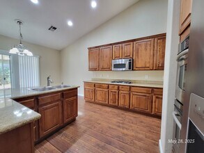 8672 Blakely Ct in Las Vegas, NV - Building Photo - Building Photo
