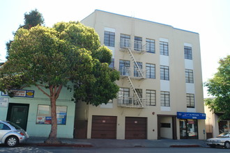 5916-5920 College Ave in Oakland, CA - Building Photo - Building Photo