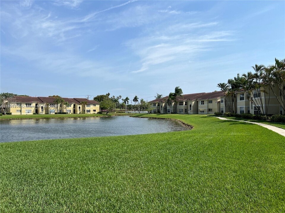 12510 Vista Isles Dr in Sunrise, FL - Building Photo