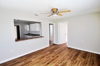 306 Pullen St in McGregor, TX - Building Photo - Building Photo