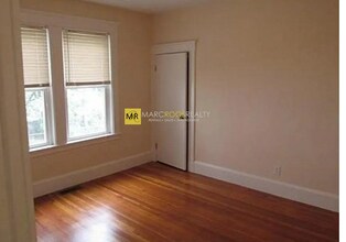 262 Brown St, Unit T in Waltham, MA - Foto de edificio - Building Photo