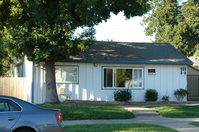 332 W 20th St in Merced, CA - Foto de edificio - Building Photo