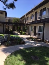 Crestwood Apartments in Whittier, CA - Foto de edificio - Building Photo