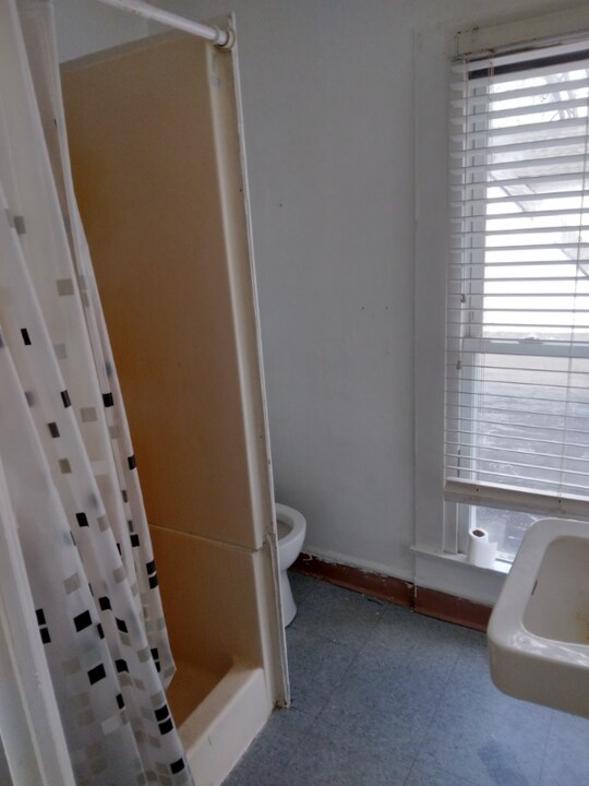 6220 Brooklyn Rd in Jackson, MI - Foto de edificio