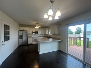 833 Money Tree Dr in Chatham, IL - Building Photo - Building Photo