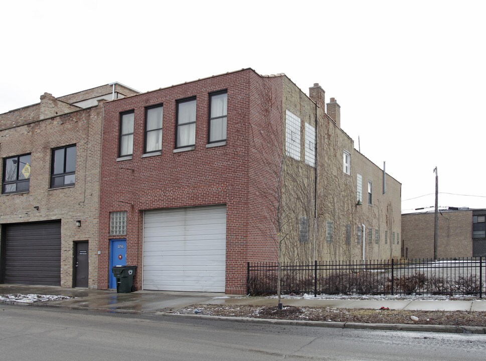 2711 W Fulton St in Chicago, IL - Building Photo