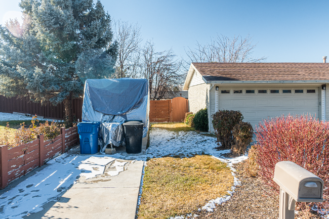 445 Country Club Dr in Stansbury Park, UT - Building Photo - Building Photo