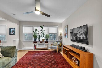 5516 W Higgins Ave in Chicago, IL - Foto de edificio - Building Photo