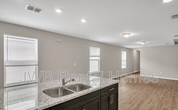 8956 Cocoa Ave in Jacksonville, FL - Foto de edificio - Building Photo