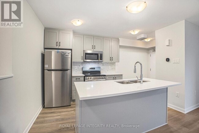 1130 Creekway Private in Ottawa, ON - Building Photo - Building Photo