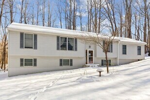 44246 Old Mill Hill Rd in Hollywood, MD - Building Photo