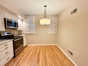 10939 Wickshire Way in North Bethesda, MD - Building Photo - Building Photo