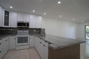 7845 Camino Real in Miami, FL - Building Photo