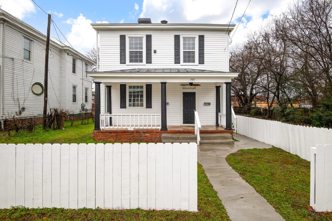 1429 Oakdale Ave, Unit 1 in Petersburg, VA - Building Photo