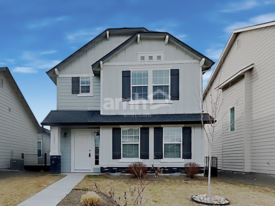 157 W Riggs Spring Ave in Meridian, ID - Foto de edificio