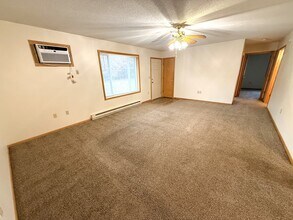 343 Twin Oak Dr in Altoona, WI - Building Photo - Building Photo