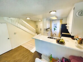 12750 Centralia St in Lakewood, CA - Building Photo - Building Photo