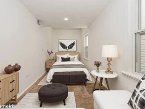 2102 W Roscoe St, Unit 2F in Chicago, IL - Building Photo - Building Photo