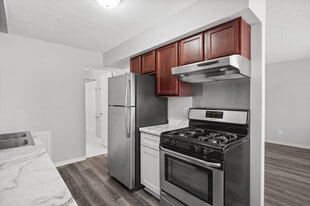 2720 Rosalyn Ct in New Hope, MN - Building Photo