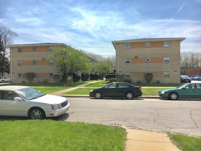 Maplewood Apartments in Calumet City, IL - Building Photo - Building Photo