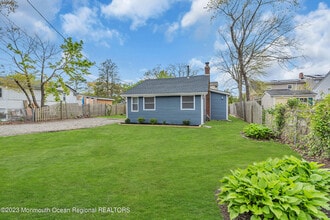 4 Pine Bluff Rd in Toms River, NJ - Building Photo - Building Photo