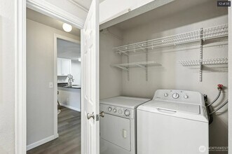 9484 Redmond - Woodinville Rd NE in Redmond, WA - Building Photo - Building Photo