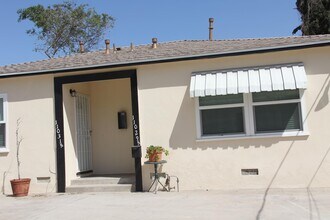 11029 Hesby St, Unit 1/2 in Los Angeles, CA - Building Photo - Building Photo