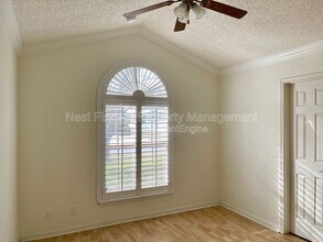 2127 Forest Gate Dr W in Jacksonville, FL - Building Photo - Building Photo
