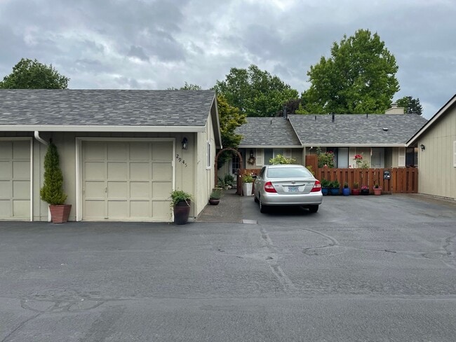 2945 SE Bluebird Dr in Hillsboro, OR - Foto de edificio - Building Photo