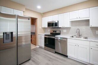 4502 Sparrow Ct in Woodbridge, VA - Building Photo - Building Photo