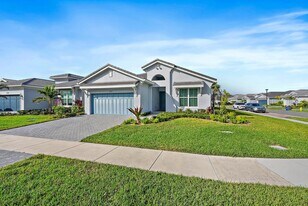 12541 Nautilus Cir in Palm Beach Gardens, FL - Building Photo