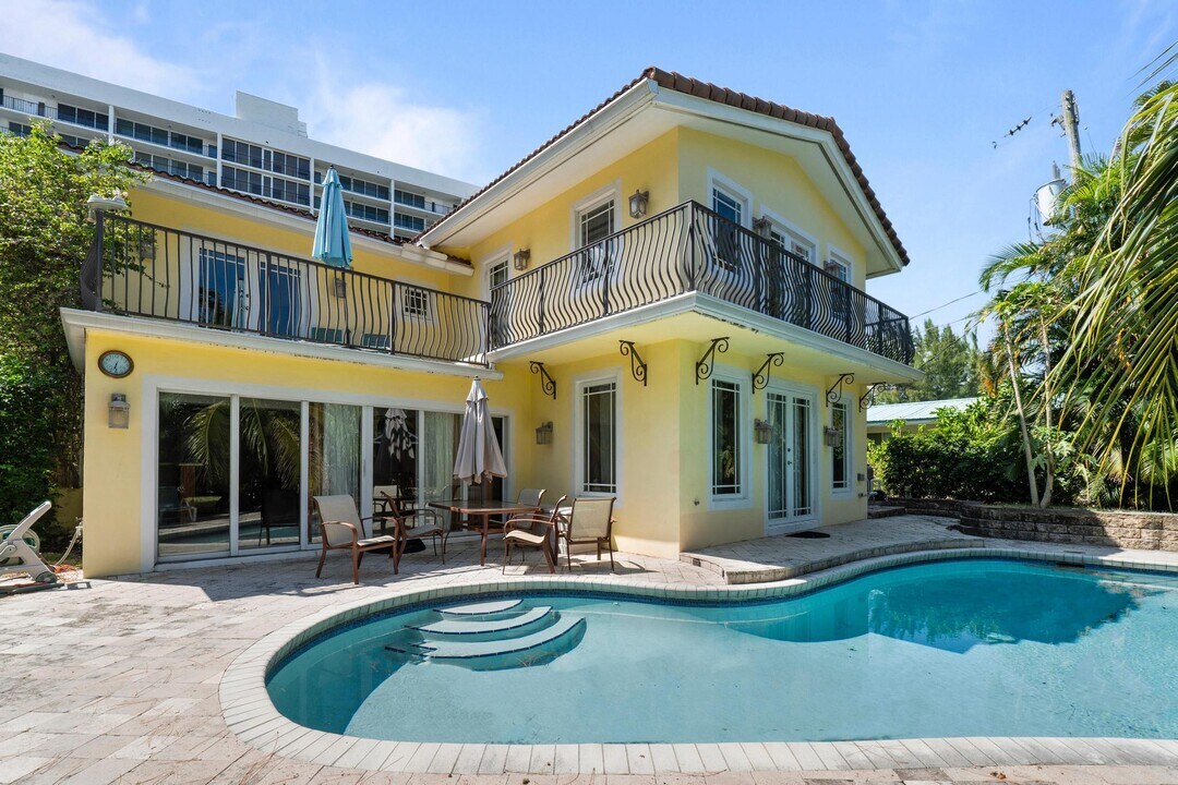 518 N Riverside Dr in Pompano Beach, FL - Building Photo